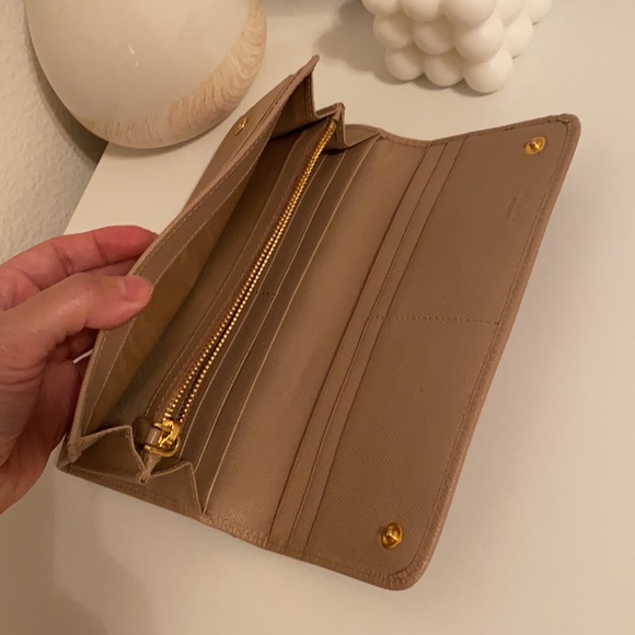 AUTHENTIC Prada Wallet - Picture 7 of 7